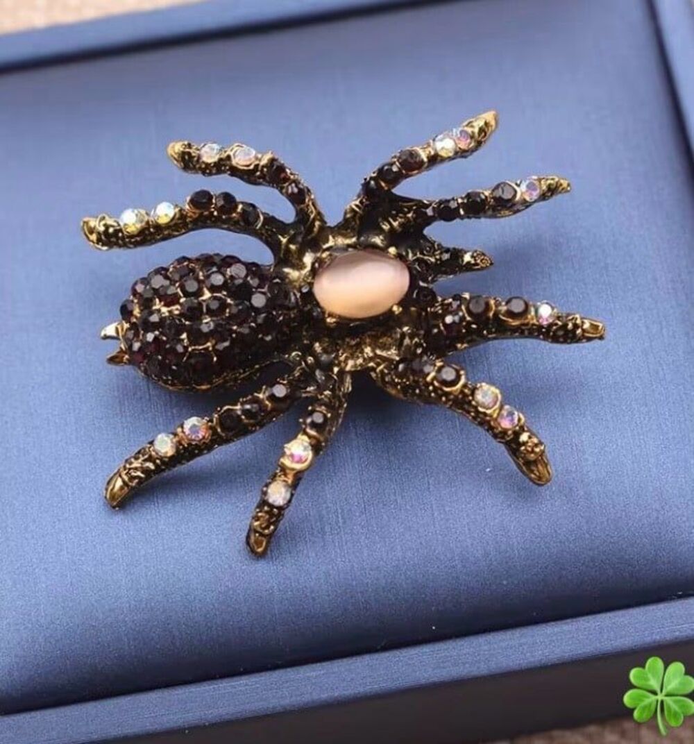 Vintage Style Crystal Spider Brooch Cat Eye Stone Rhinestone Gothic Insect Pin